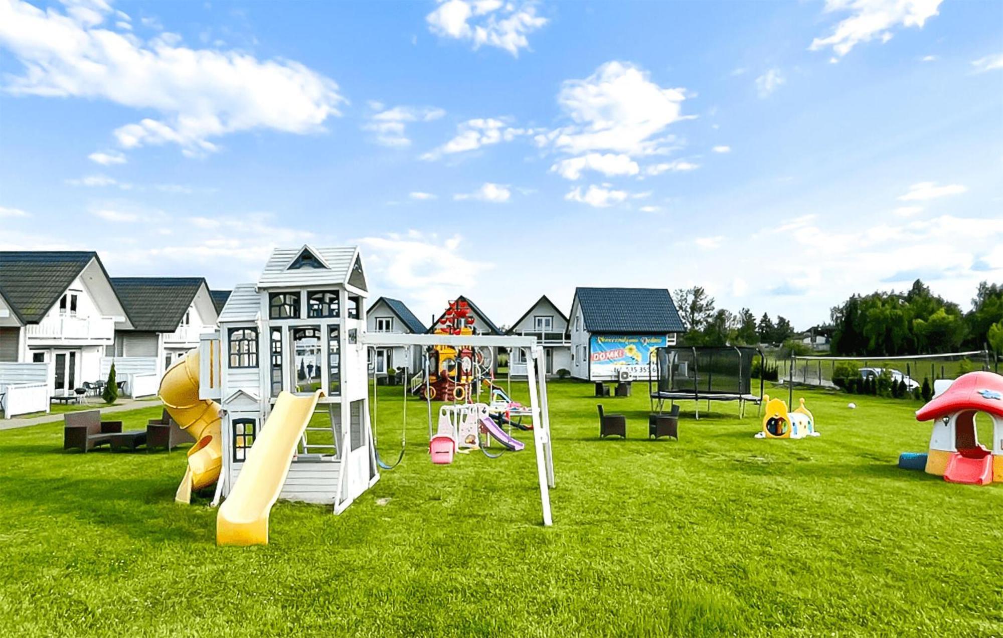 Awesome Home In Sarbinowo With Kitchen Zewnętrze zdjęcie